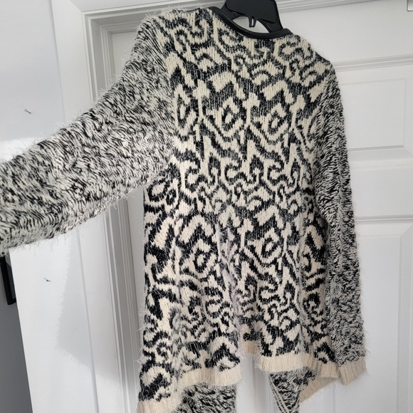 Sweater - Picture 2 of 7